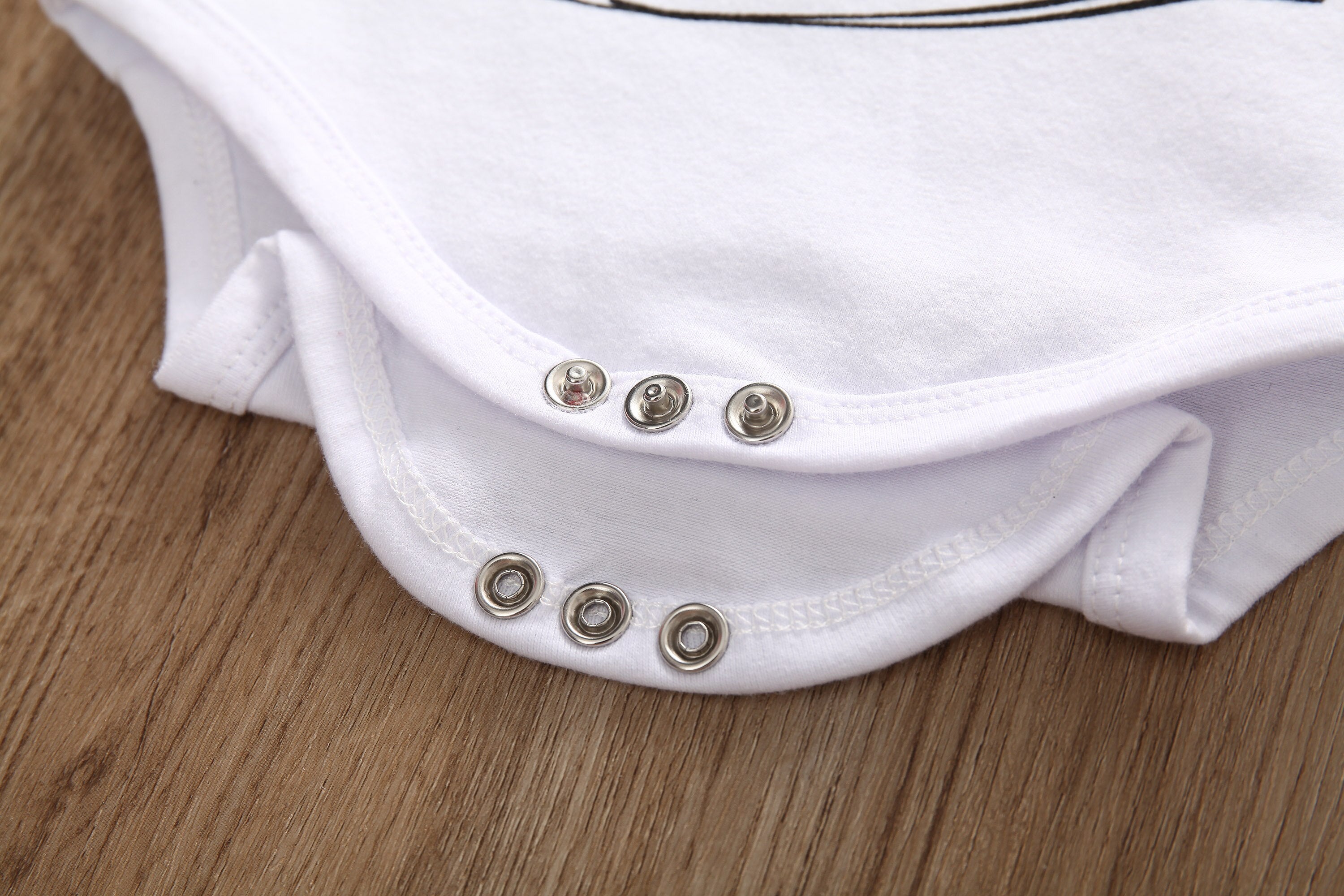 Cute Short Sleeve Baby Romper with Print Pattern