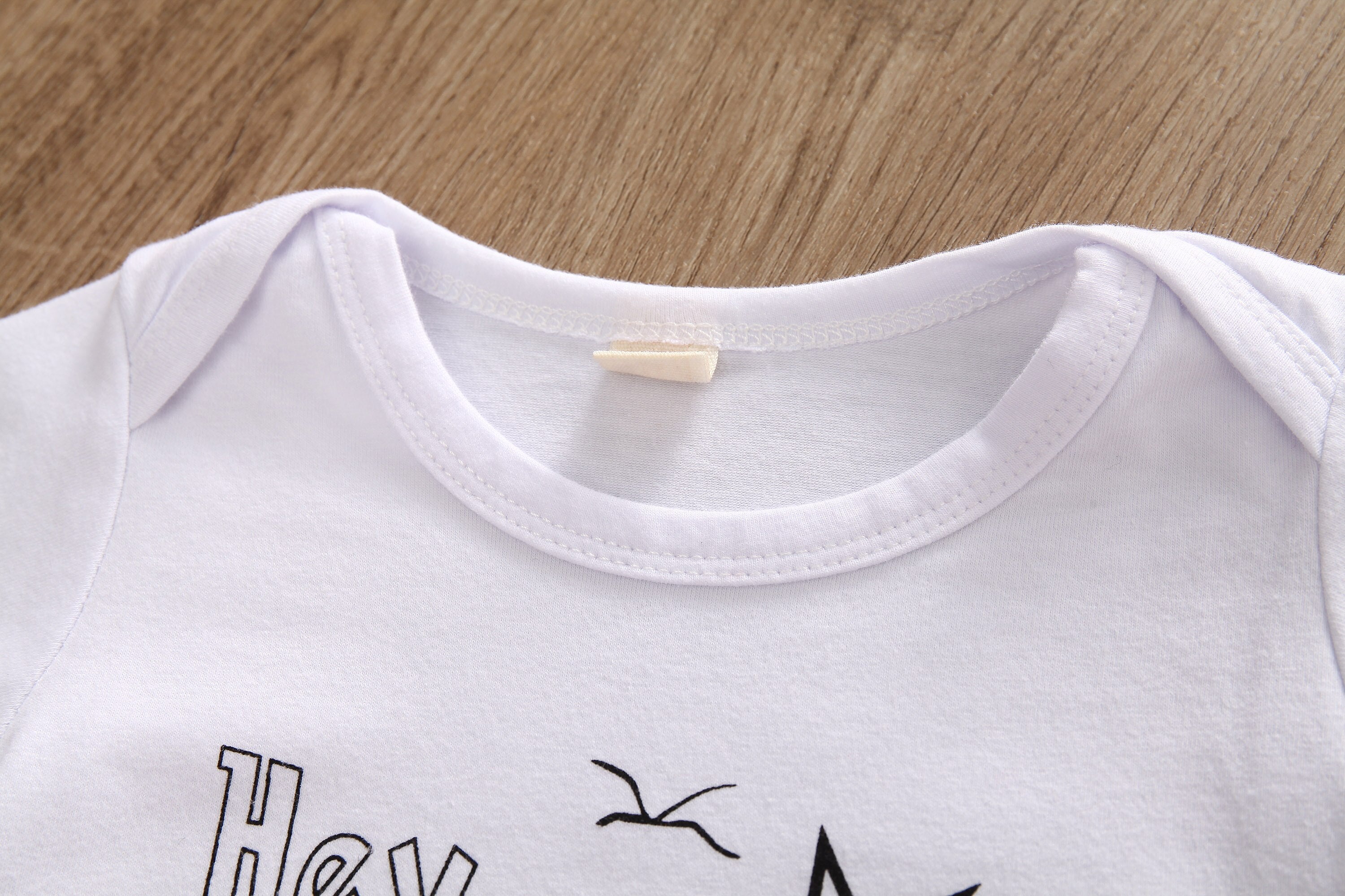 Cute Short Sleeve Baby Romper with Print Pattern