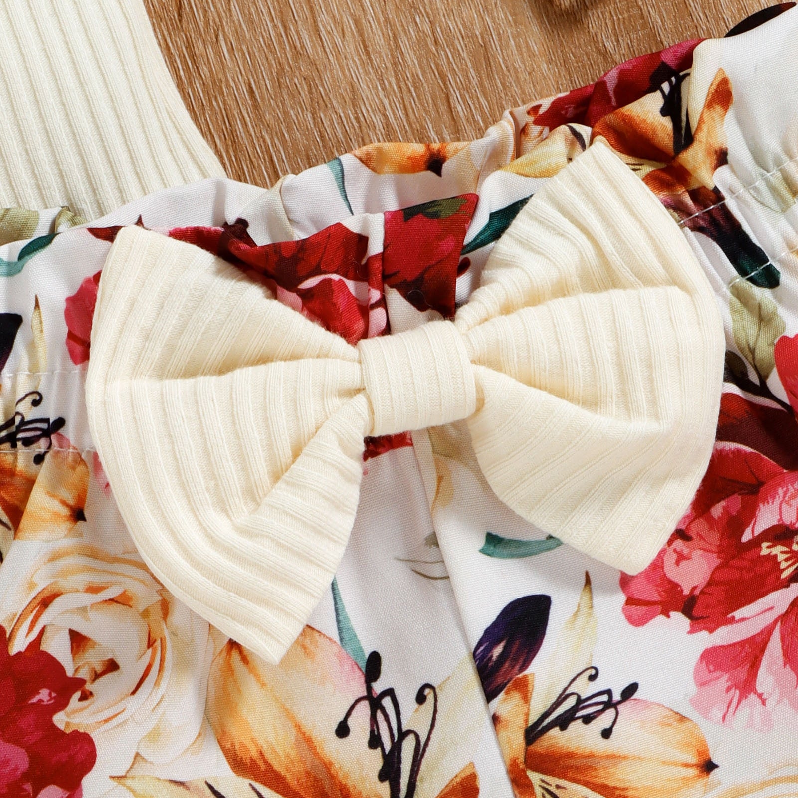 Adorable Newborn Baby Girls Clothes Sets with Ruffled Tops and Bow Print Shorts