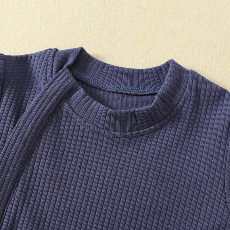 Close-up of the ribbed round neck and the top of the zip strip