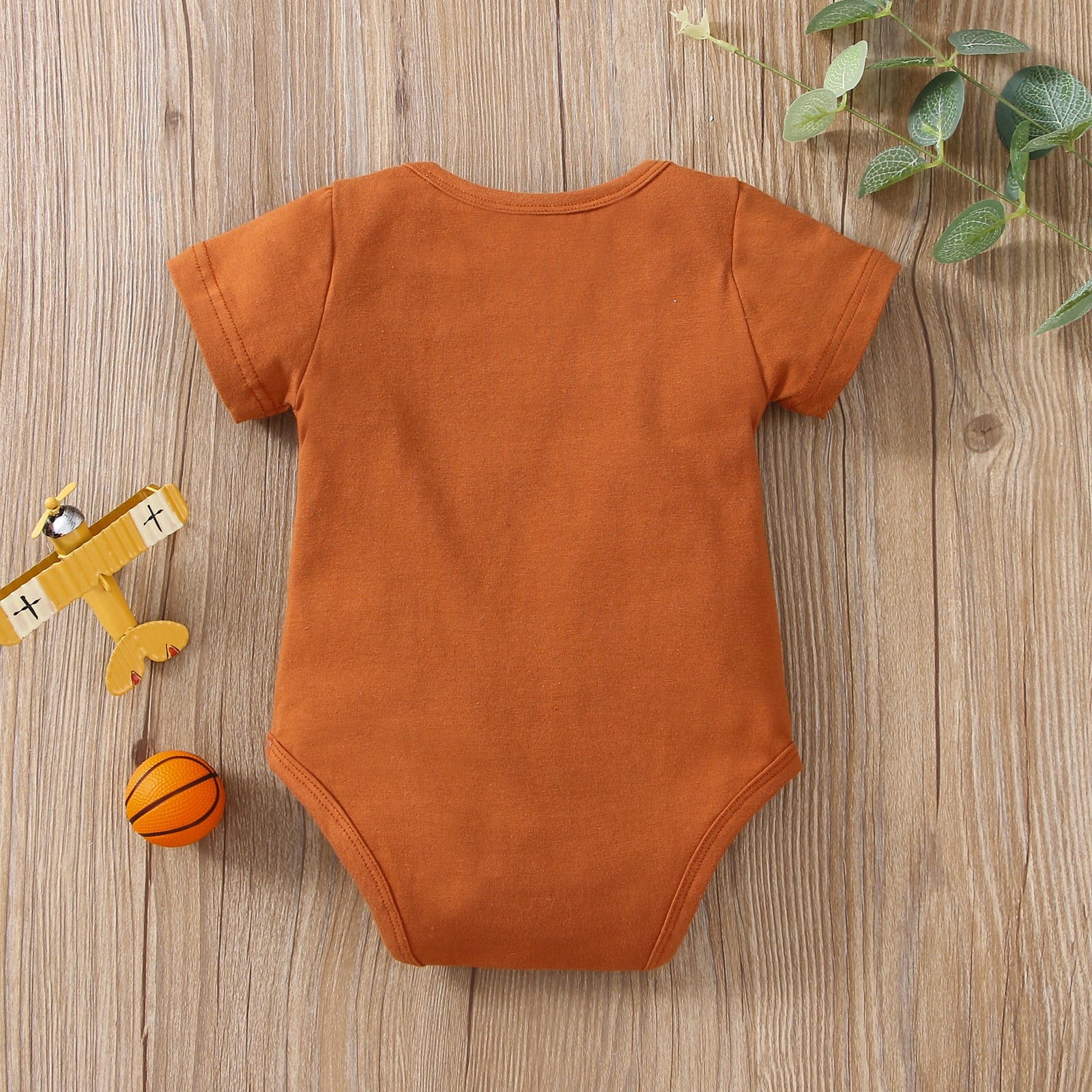 Adorable Newborn Baby Bodysuit with 'MAMA'S little MAN' Letter Print