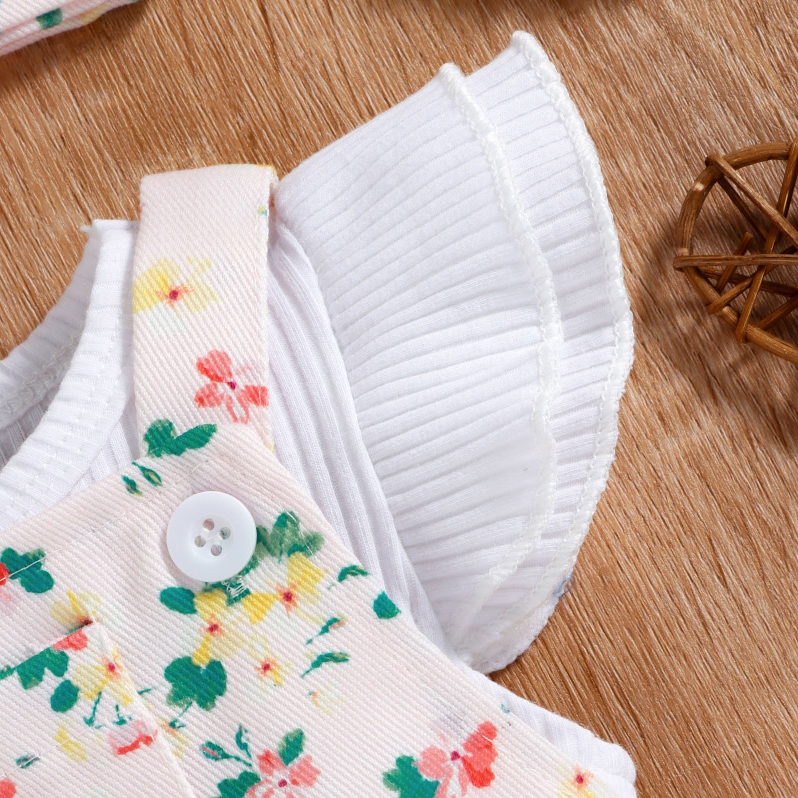 Adorable Infant Baby Girls Clothes Sets with Fly Sleeve Plain Tees and Floral Suspender Shorts
