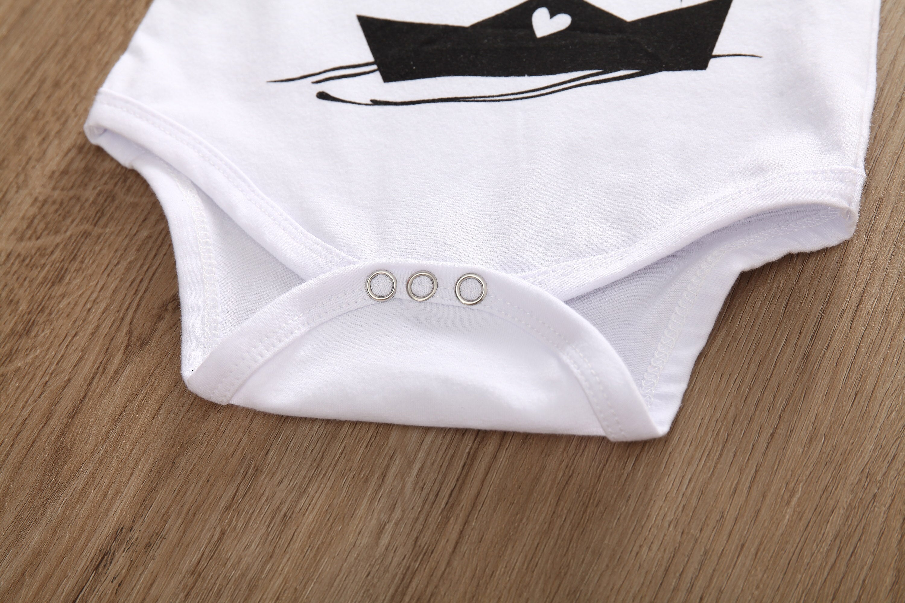 Cute Short Sleeve Baby Romper with Print Pattern