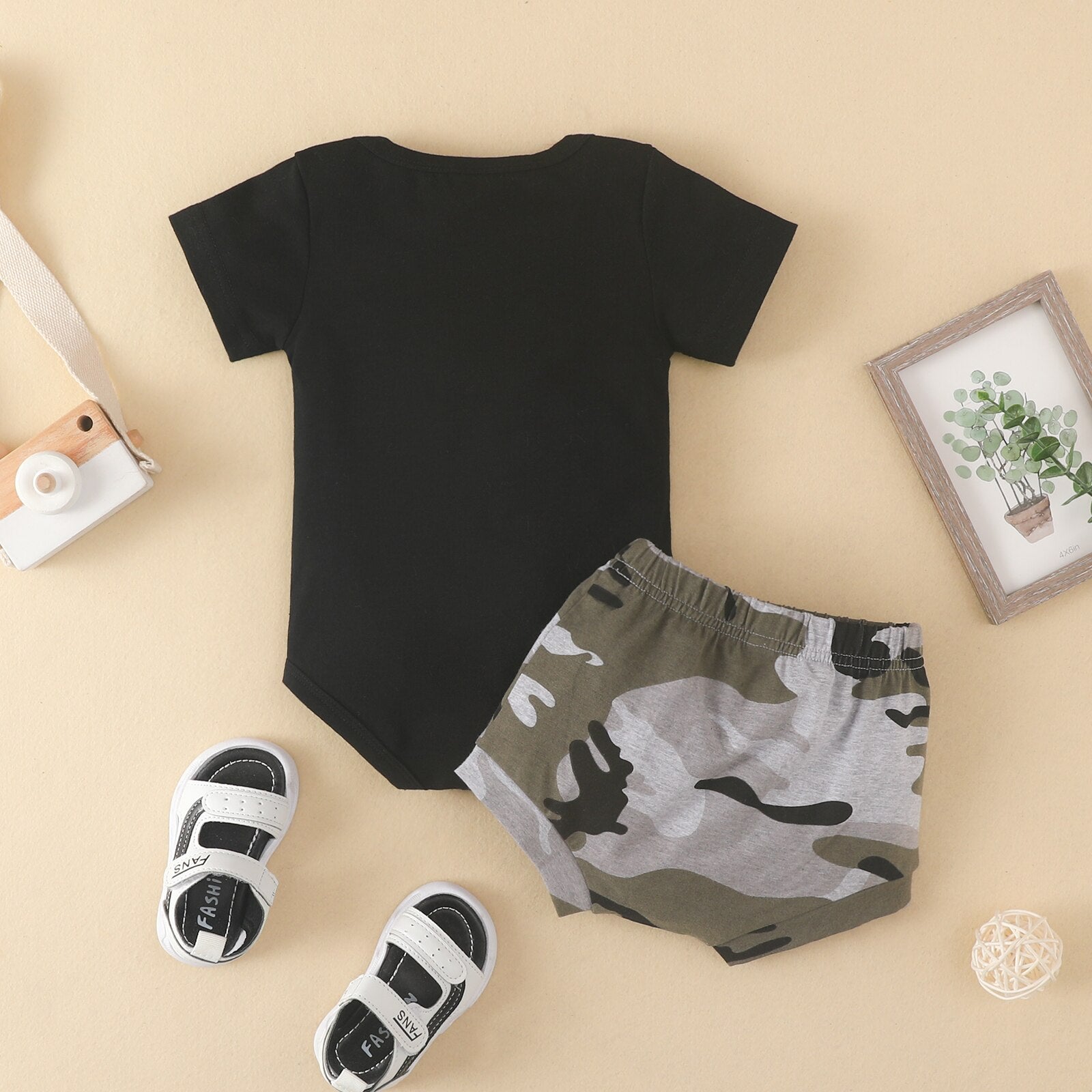 Baby Boys' 2-Piece Outfit Set with Short Sleeve Letter Print Romper and Camouflage Shorts