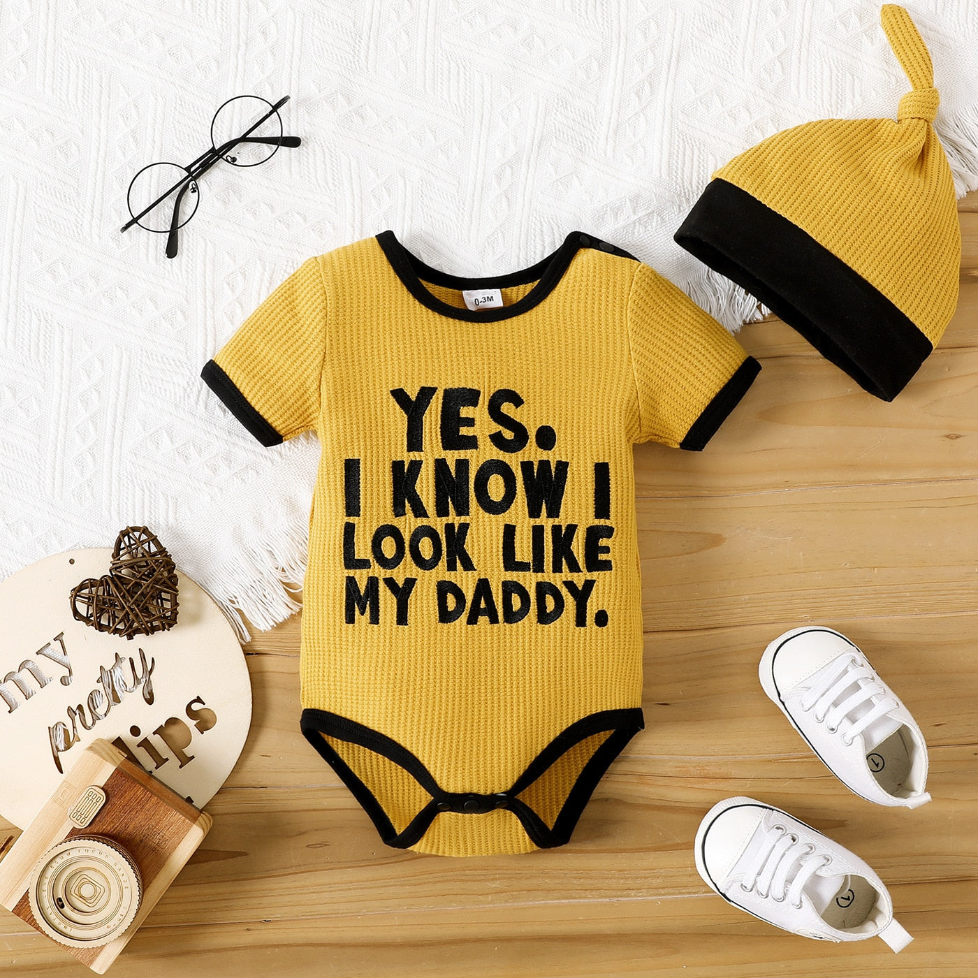 Adorable Baby Bear Bodysuit with Heart-Shaped Cartoon Design