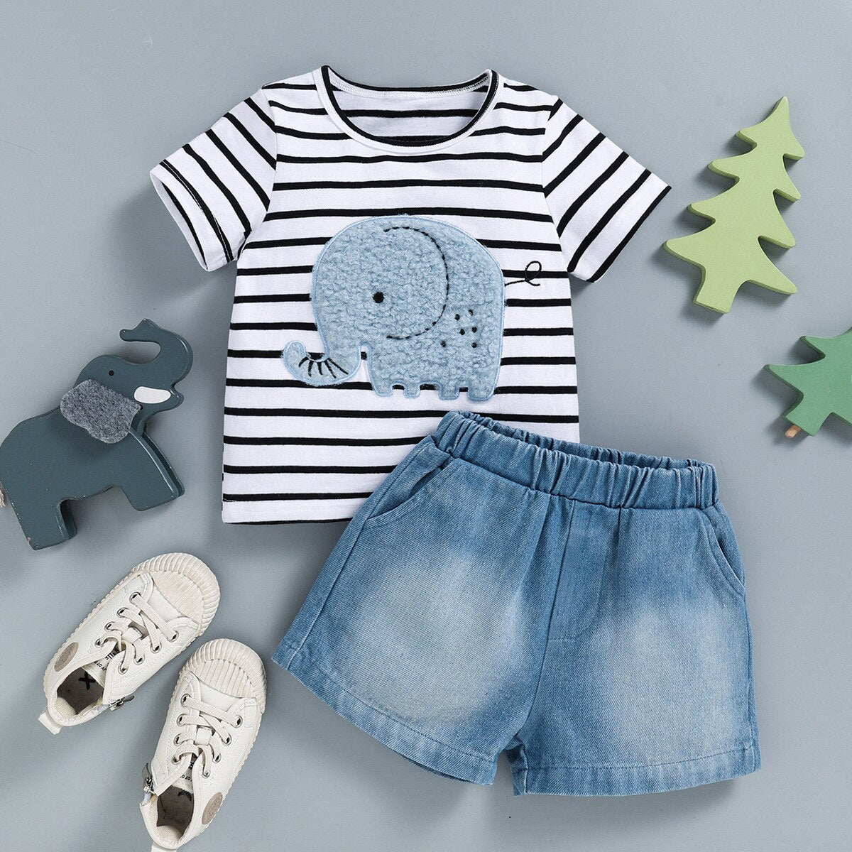 Adorable Baby Boy Summer Outfit Set with Heart Bear T-shirt and Denim Shorts